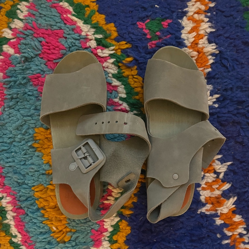 Bryr clogs size 34